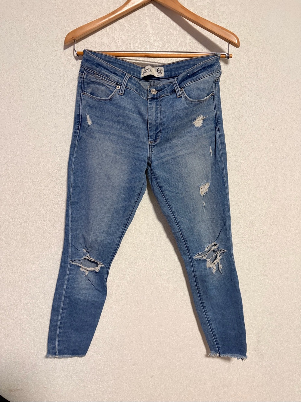 Abercrombie & Fitch Harper Ankle Jeans Distressed Cropped
